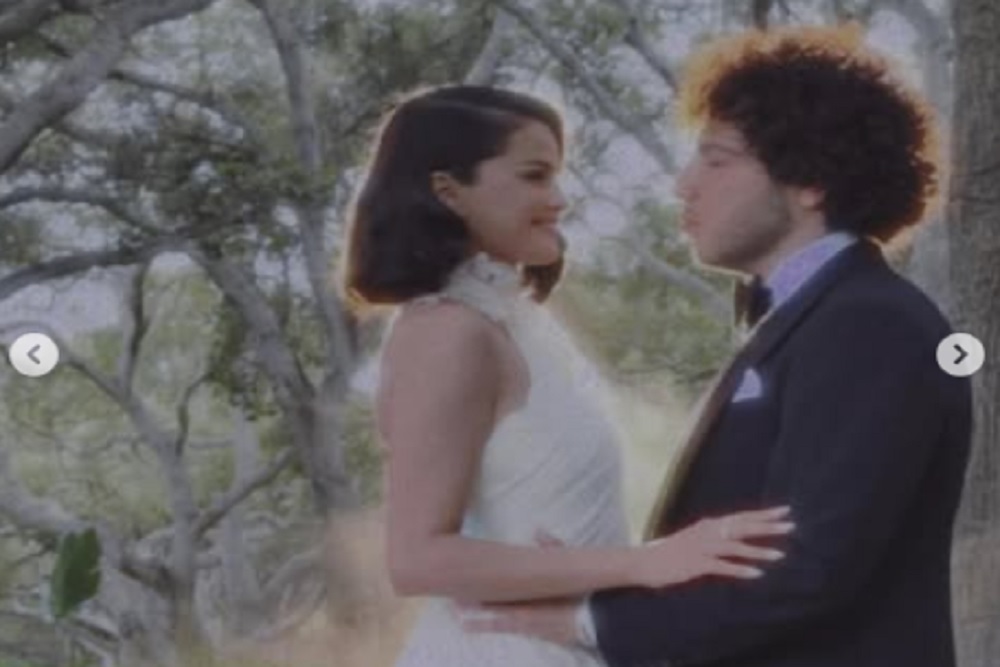Intip Foto-foto Pernikahan Selena Gomez dan Benny Blanco