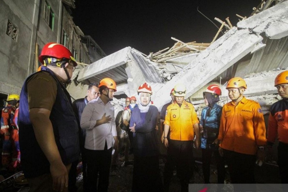 38 Orang Masih Tertimbun Runtuhan Bangunan Ponpes Al Khoziny