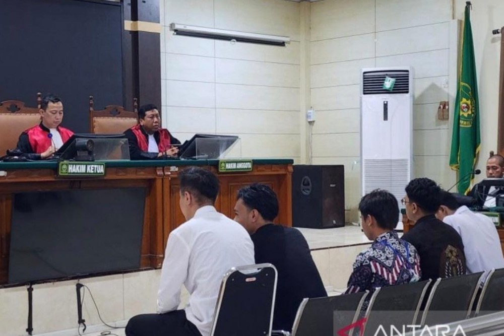 5 Mahasiswa Pelaku Demo di Semarang Dituntut 3 Bulan Penjara