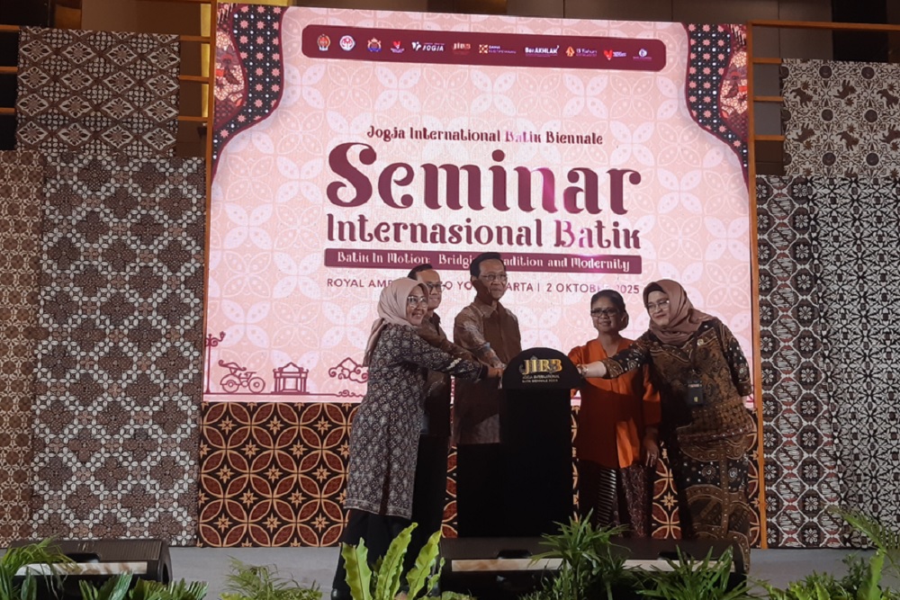 Sri Sultan HB X Minta Perajin Batik Berinovasi agar Diterima Gen Z
