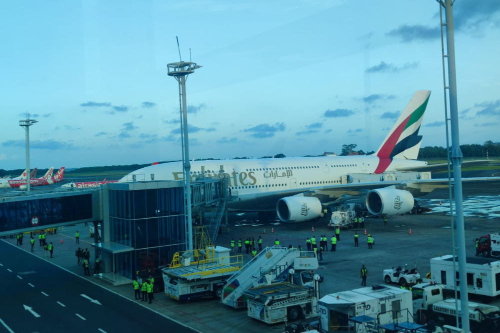 Emirates Larang Penggunaan Power Bank Saat di Udara