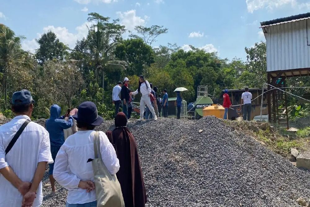 Puluhan Nasabah Koperasi BLN Sita Pabrik Pemecah Batu di Boyolali