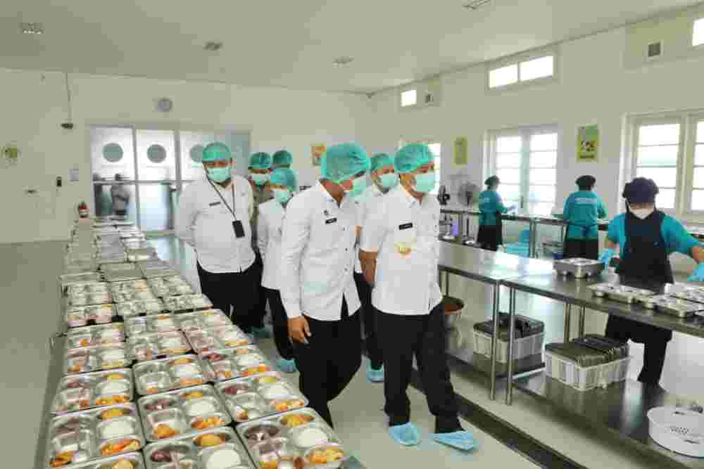 Cek SPPG Jebres, Ahmad Luthfi Minta Percepat Penerbitan SLHS di Jateng