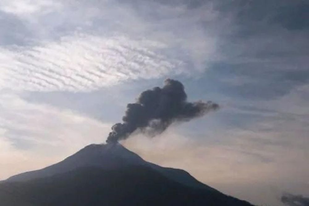 Dampak Erupsi Gunung Lewotobi Laki-laki, Bandara Frans Seda Maumere Ditutup