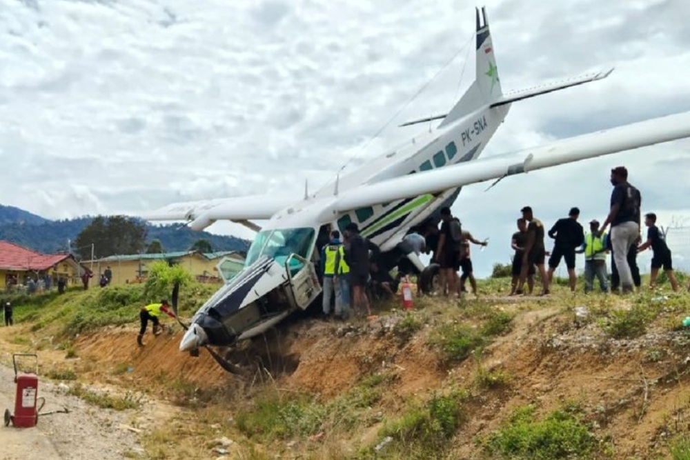 Pesawat Kargo Smart Air Tergelincir di Lanny Jaya, Evakuasi Terkendala