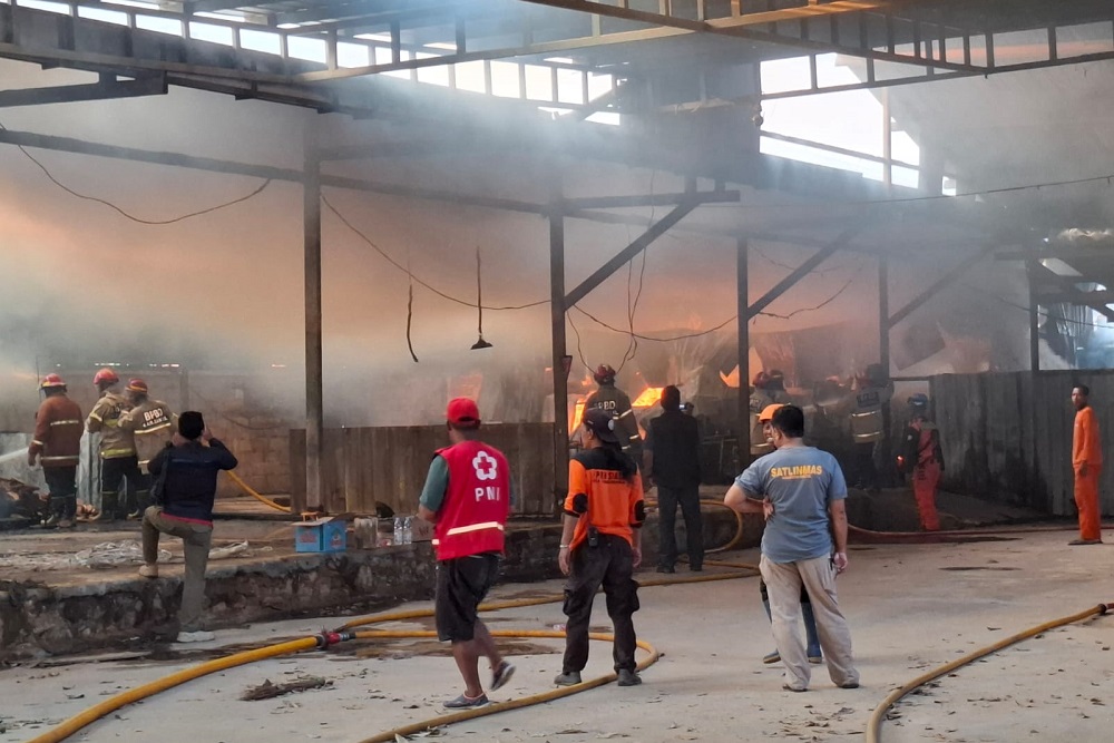 Gudang Furniture di Pendowoharjo Terbakar, Kerugian Rp100 Juta