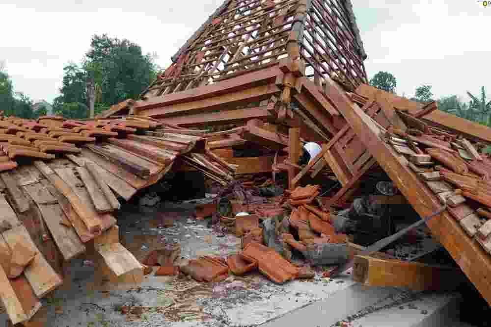 Joglo Ambruk di Sleman, Delapan Orang Dilarikan ke Rumah Sakit