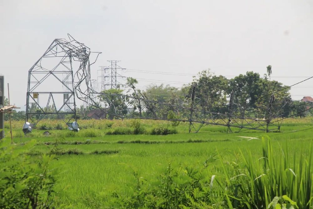 Tower SUTT di Ceper Klaten Roboh Dihempas Angin Kencang, PLN Bertindak