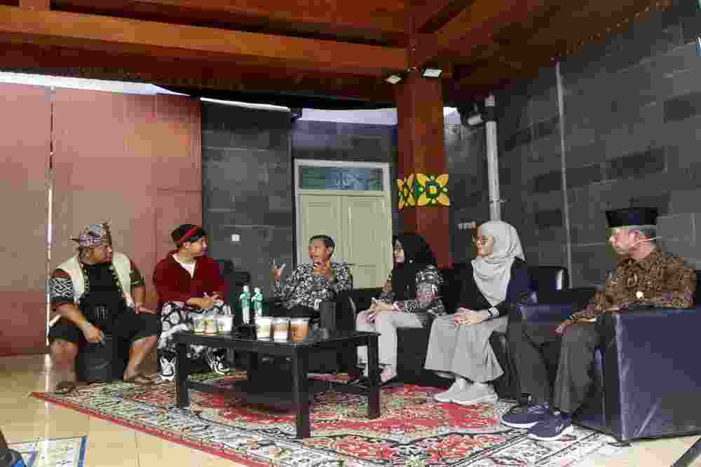 REMBAG KAISTIMEWAN, Berdayakan Masyarakat dengan Kedai Alment Coffee