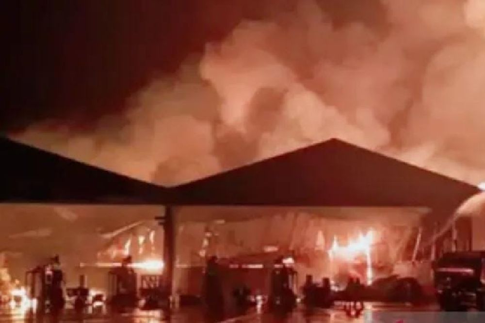 Gudang Pengelolaan Limbah B3 di Karawang Terbakar