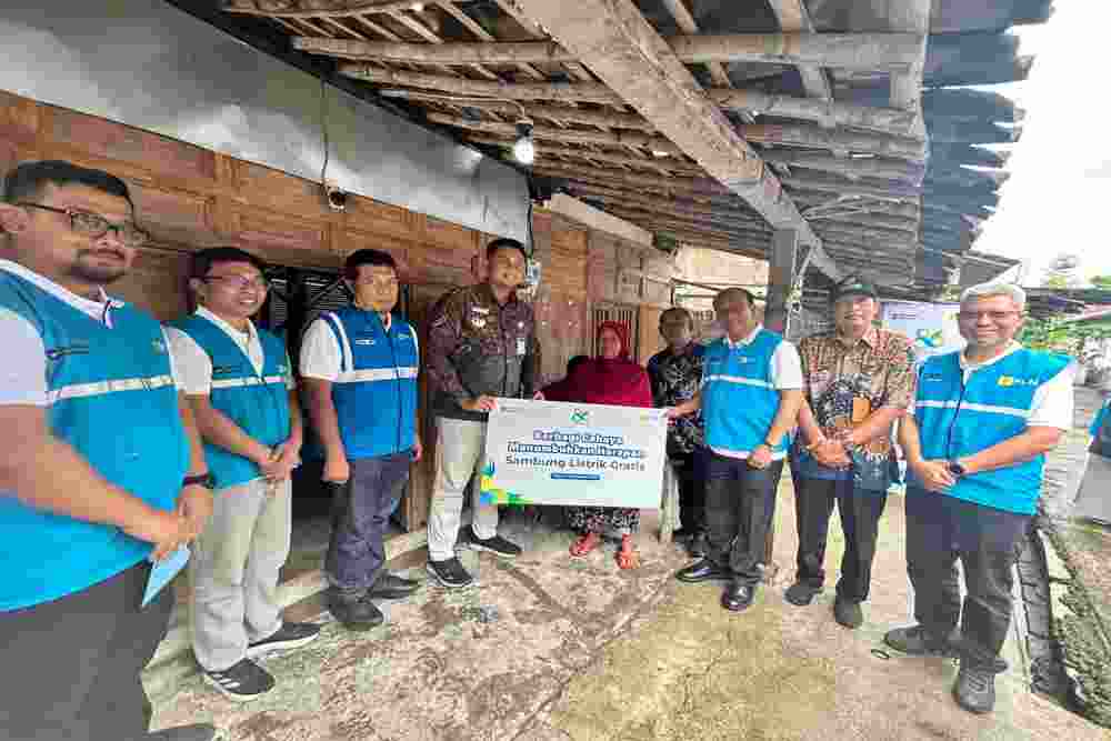 Hadirkan Cahaya Harapan di Rumah Ngadinem, Jelang Hari Listrik