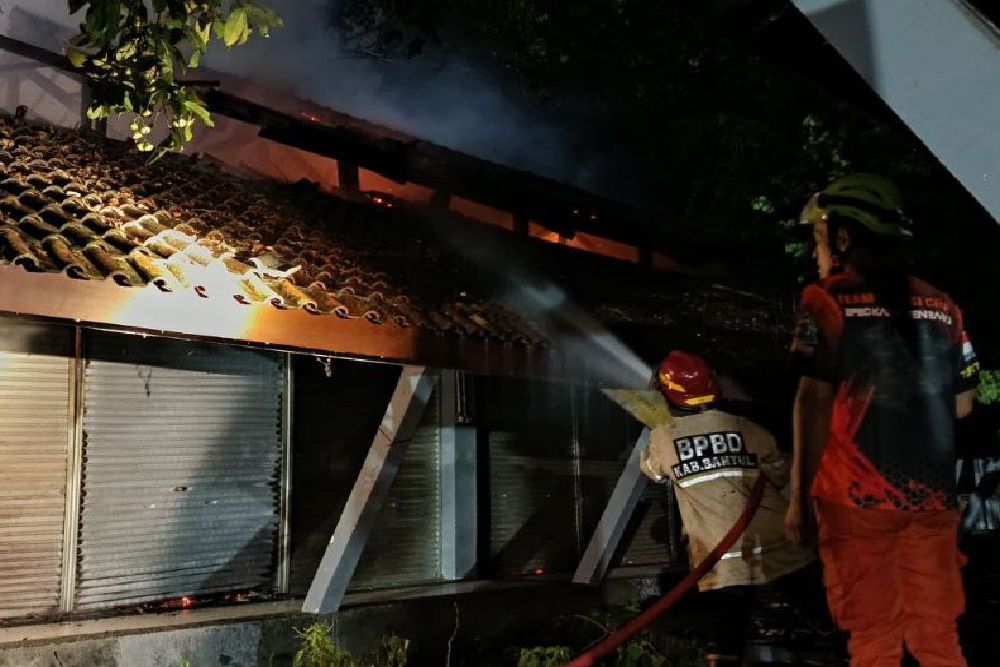 Korsleting Listrik Picu Kebakaran Kios di Pasar Seni Gabusan Bantul