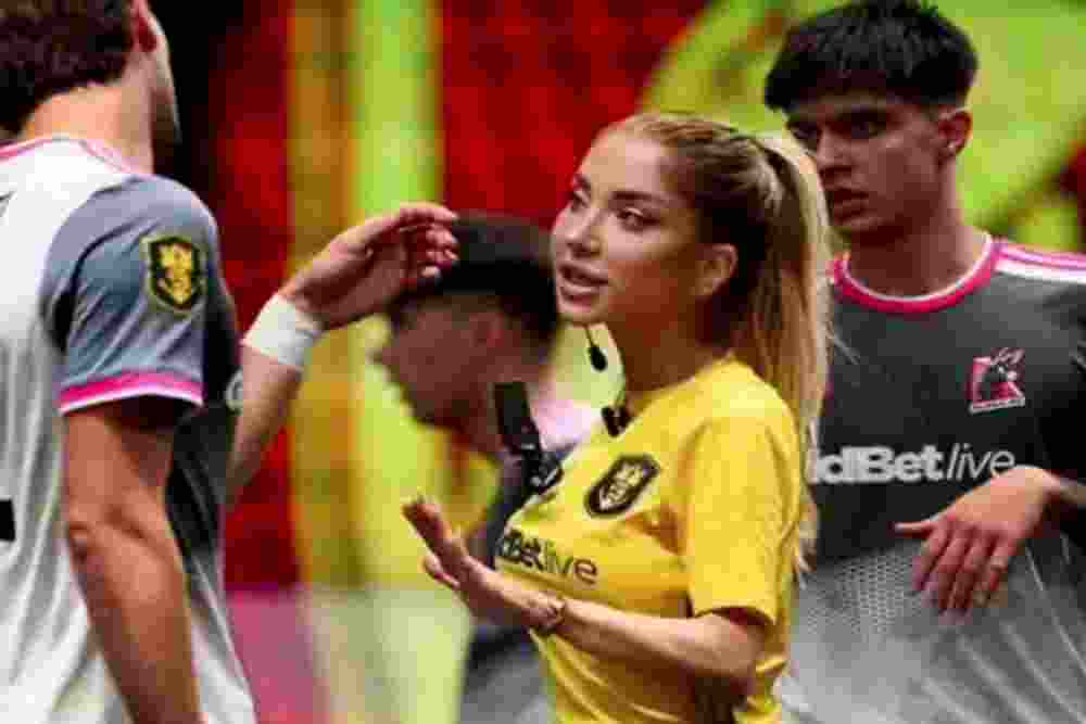 Wasit Manuela Nicolosi Gagal Promosi Karena Terlalu Mencolok