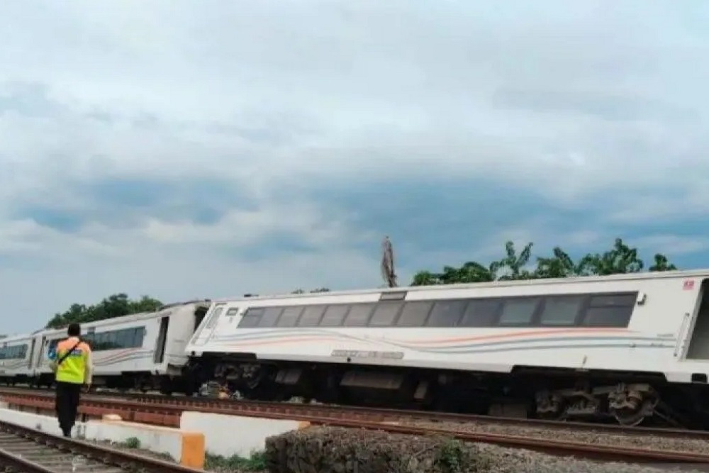 KA Purwojaya Anjlok, Perjalanan Sejumlah Kereta Api Dibatalkan