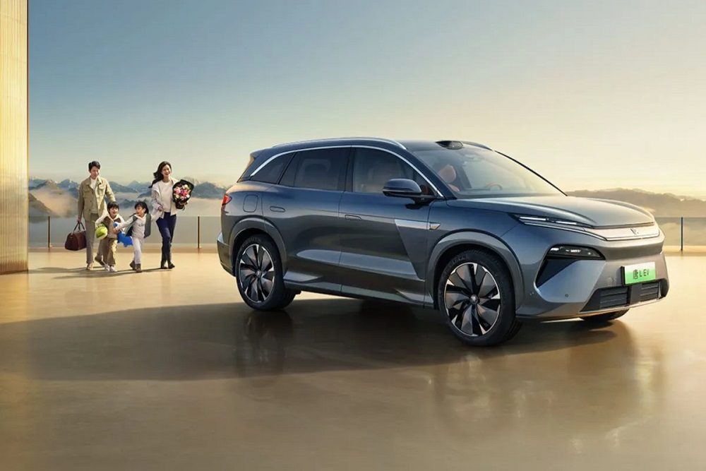 SUV BYD Tang L Akan Debut Global Dengan Nama Atto 8