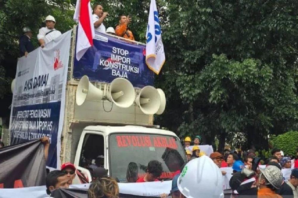 Ratusan Pekerja Konstruksi Baja Gelar Demo di Gedung Bea Cukai