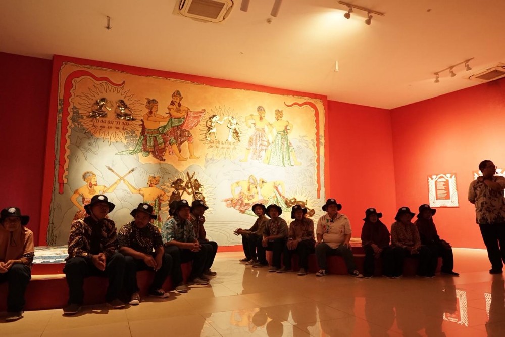 Disabilitas Psikososial Diajak Keliling Kota, Naik Bus dan ke Museum