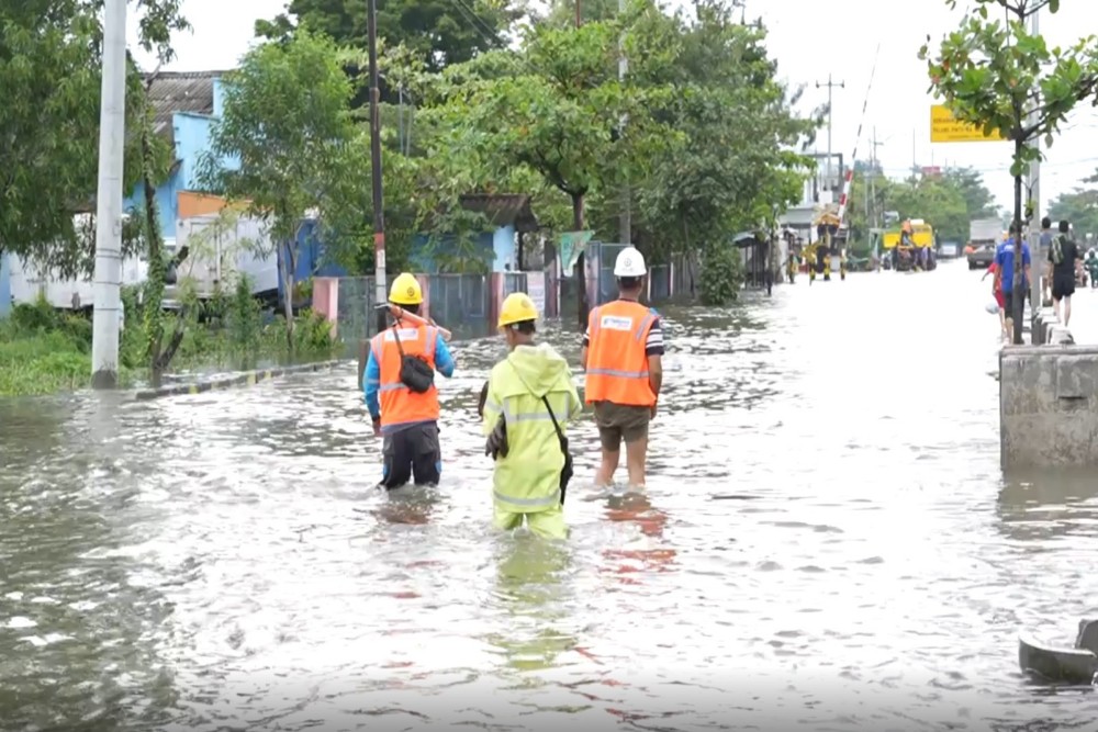 PLN Jateng DIY Amankan Listrik dan Beri Sembako untuk Korban Banjir