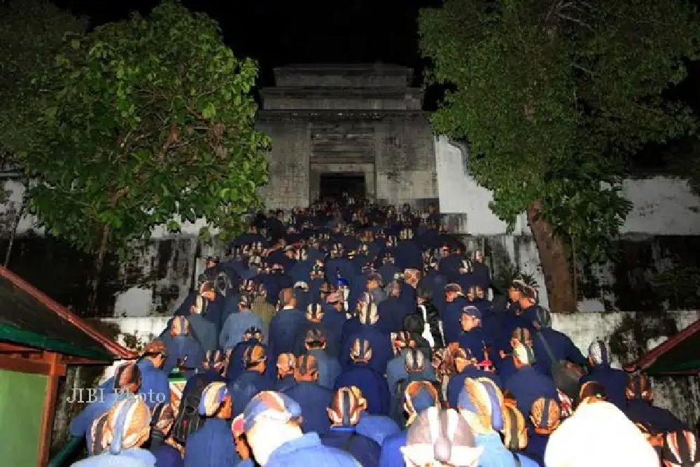 Ikuti Tradisi, Jenazah Paku Buwono XIII Dimakamkan di Imogiri Bantul