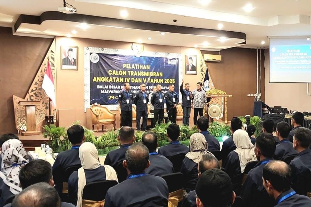 Serap Tenaga Kerja, Pemerintah Fokus Berangkatkan Transmigrasi Lokal