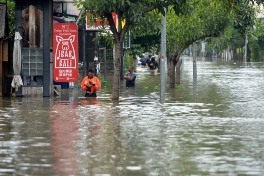 BBMKG Denpasar Sebut Fenomena Bulan Purnama Picu Rob di Bali