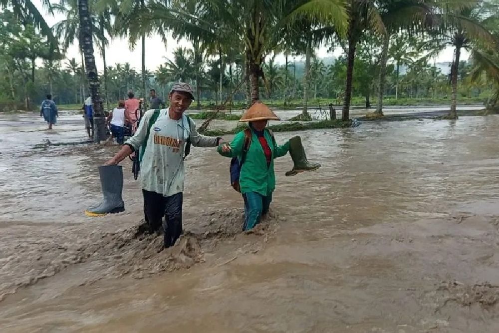 Ratusan Warga Terisolasi Akibar Banjir Lahar Gunung Semeru