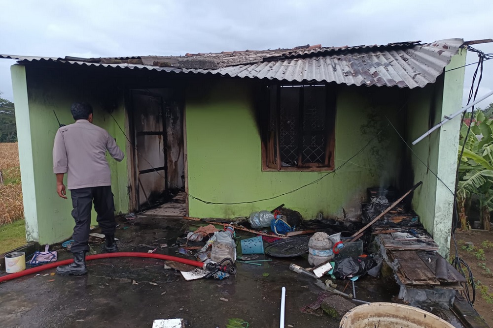 Rumah Dua Lantai di Bambanglipuro Bantul Hangus Terbakar