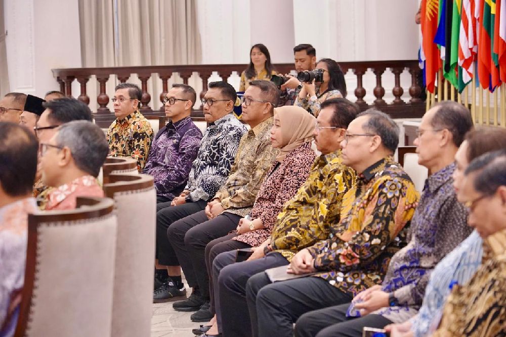 Menteri Nusron Serahkan Sertipikat Hak Pakai untuk Menteri Luar Negeri