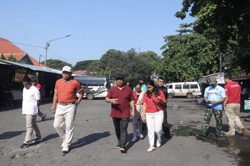 Wali Kota Hasto Wardoyo Ikut Jogja Cling di Malioboro