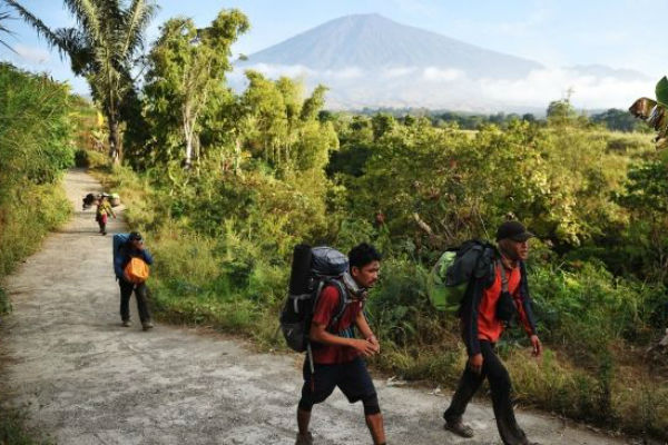 Pendaki Rinjani Diimbau Waspada Cuaca Ekstrem Musim Hujan