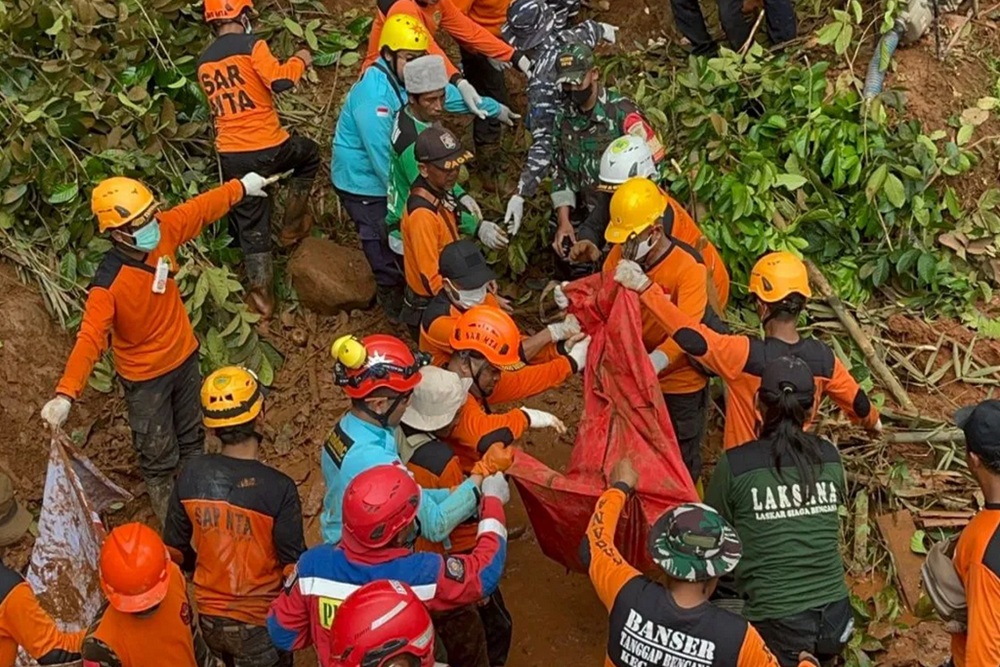 Pencarian Korban Tanah Longsor Cilacap, 8 Jenazah Dievakuasi
