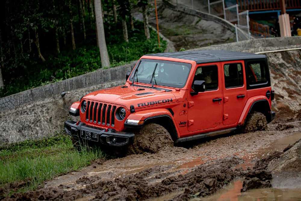 Jeep Recall 100.000 Hybrid Wrangler & Grand Cherokee karena Pasir