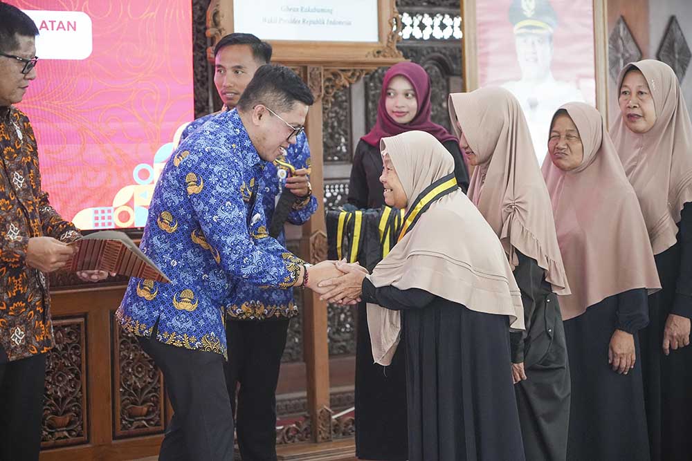 120 Lansia Kota Magelang Ikut Wisuda