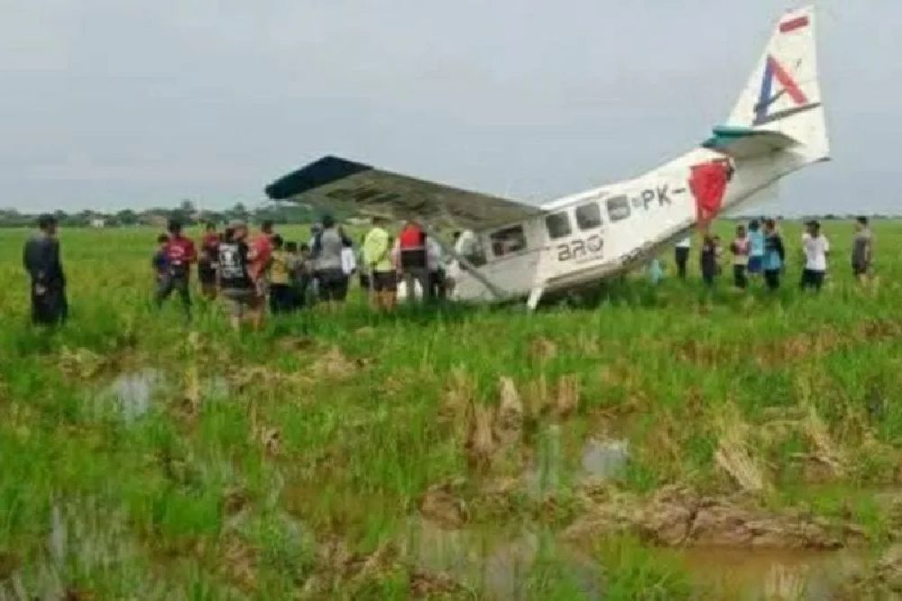 Pesawat Kecil PK-WMP Jatuh di Karawang, Bikin Heboh Warga