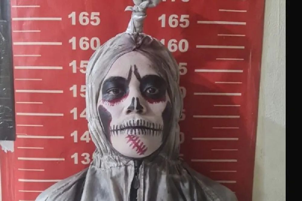 Polisi Tangkap 3 Pengamen Berkostum Pocong yang Bikin Warga Resah
