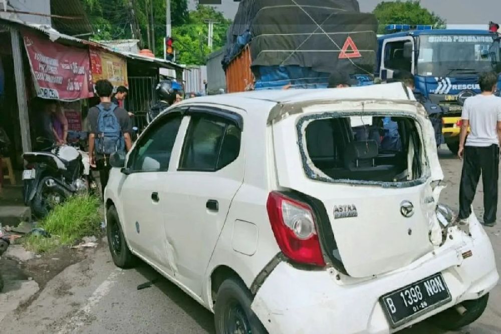 Kecelakaan Beruntun di Karawang Melibatkan 13 Kedaraan, 2 Orang Tewas