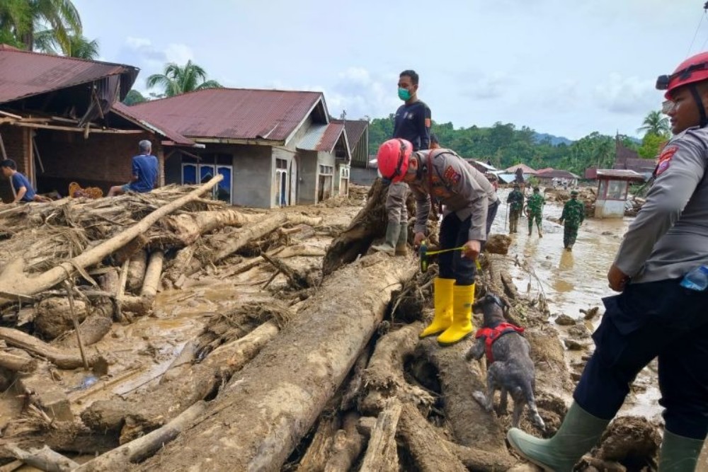 Kemensos Dirikan 30 Dapur Umum untuk Korban Banjir Sumatera