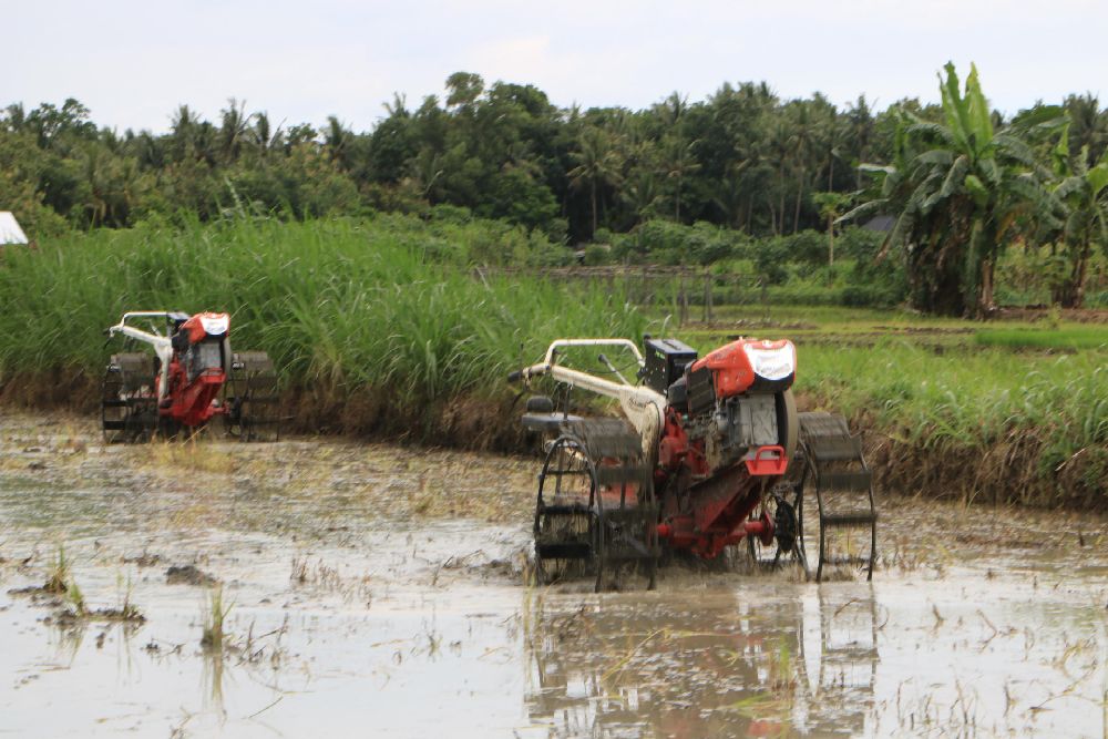 Inovasi Traktor Remote Dorong Regenerasi Petani Kulonprogo
