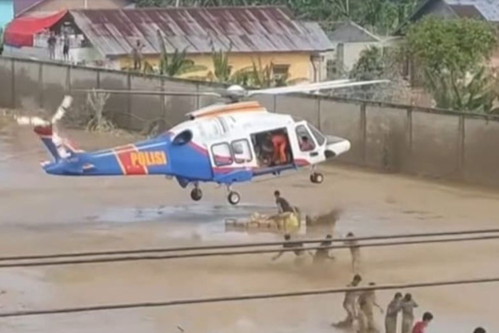 Polri Kirim Bantuan Banjir Aceh Tamiang Pakai Helikopter