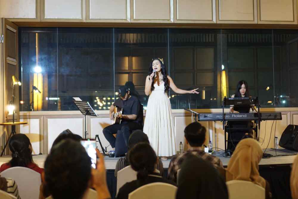 Dee Lestari Menyapa Penggemar Yogyakarta di GRAMM HOTEL by Ambarrukmo