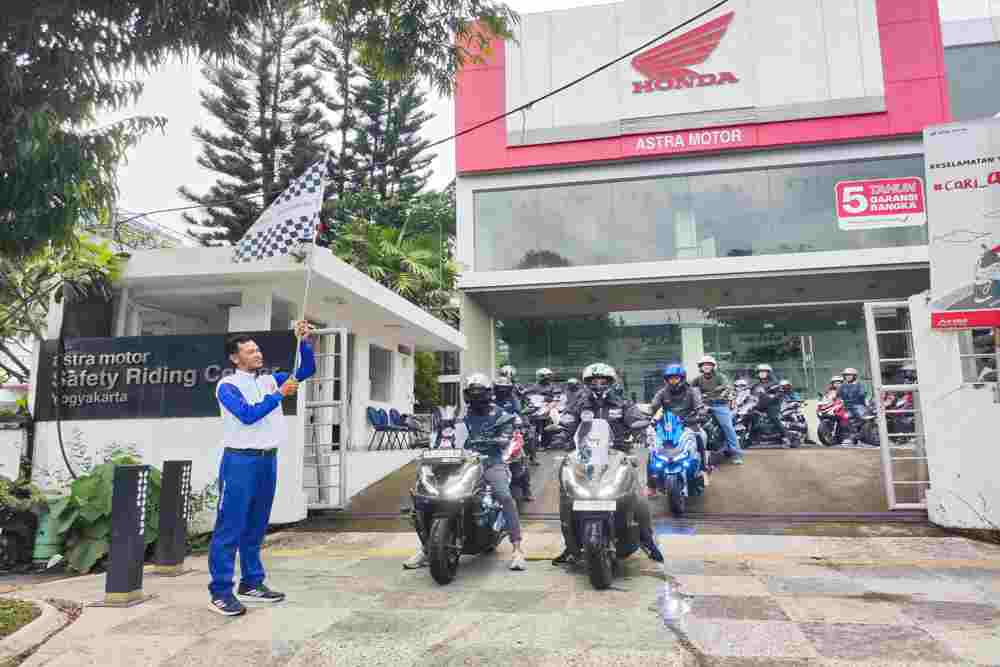 Astra Motor Yogyakarta Ajak Komunitas Honda ADV Jelajah Lokasi Ikonik