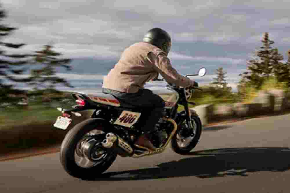 Triumph Rilis Tracker 400, Motor 400 cc Bergaya Flat Track