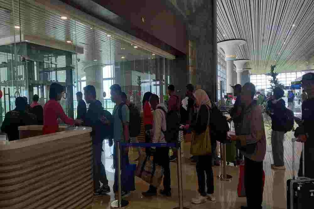 Mudik Nataru Dimulai, Mahasiswa Ramai di Bandara YIA
