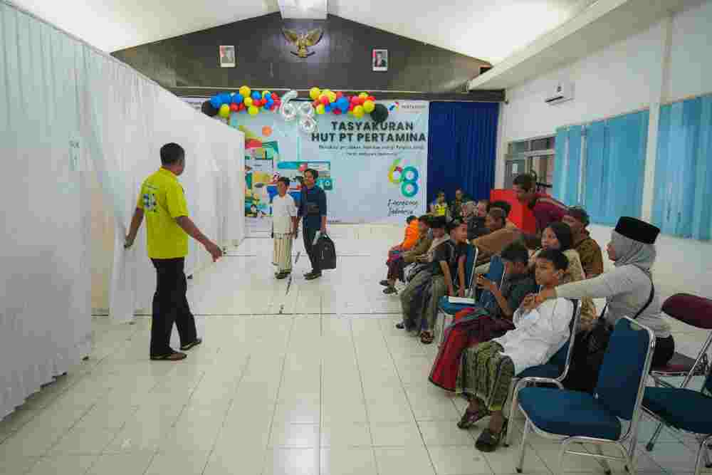 HUT ke-68 Pertamina, Patra Niaga Gelar Khitan Massal di Cilacap