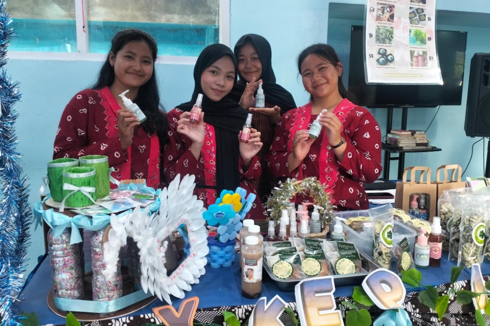 Siswa SMK Binatama Pamerkan Produk Kesehatan Berbahan Alami