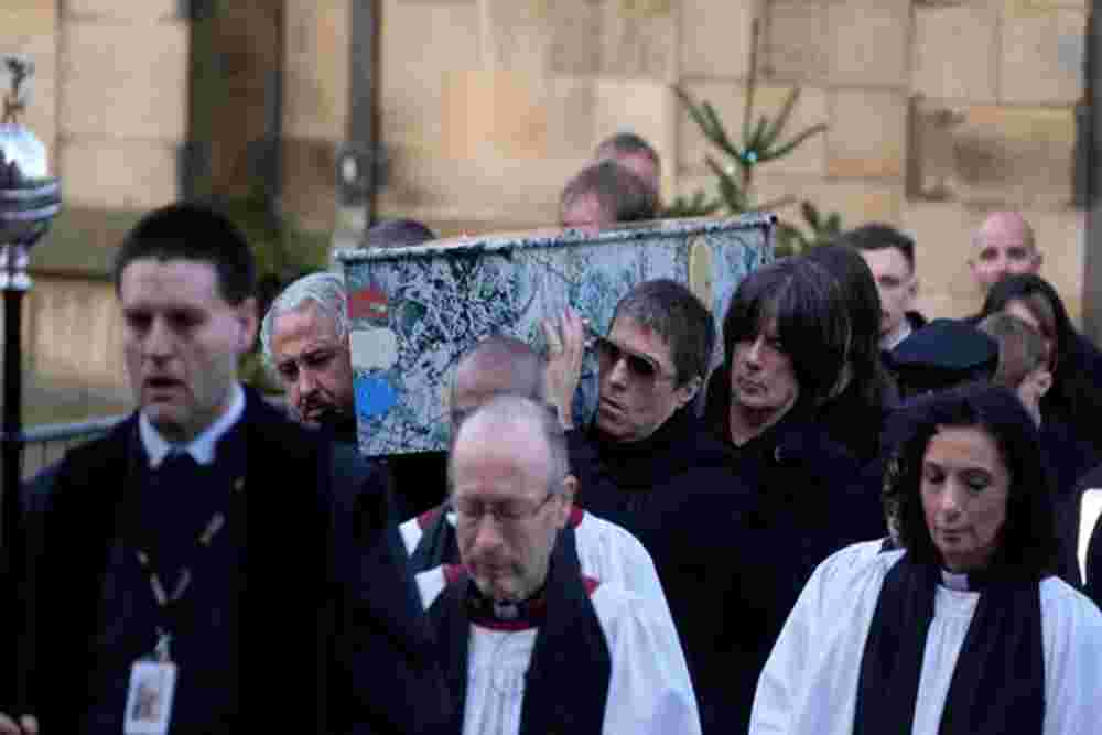 Paul Hingga David Beckham Beri Penghormatan Mani The Stone Roses