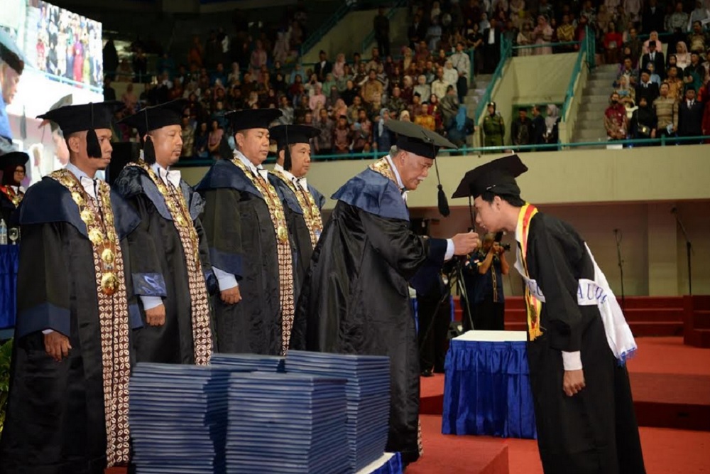 UNY Wisuda 1.510 Lulusan, Rektor Tekankan Prestasi dan Mutu Alumni