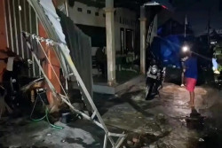 Angin Kencang Rusak Puluhan Rumah Warga di Magetan