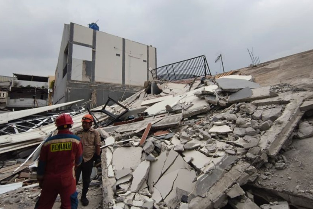 Bangunan Parkir 2 Lantai Roboh di Jakarta, Tak Ada Korban Jiwa