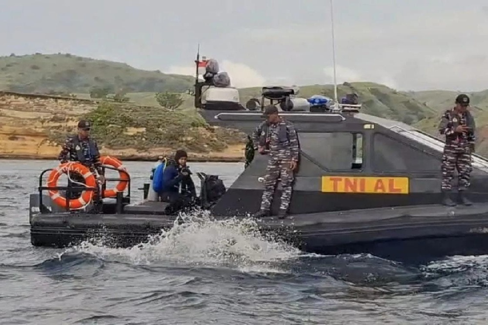 Kapal Wisata Karam di Pulau Padar Labuhan Bajo, TNI AL Turun Tangan